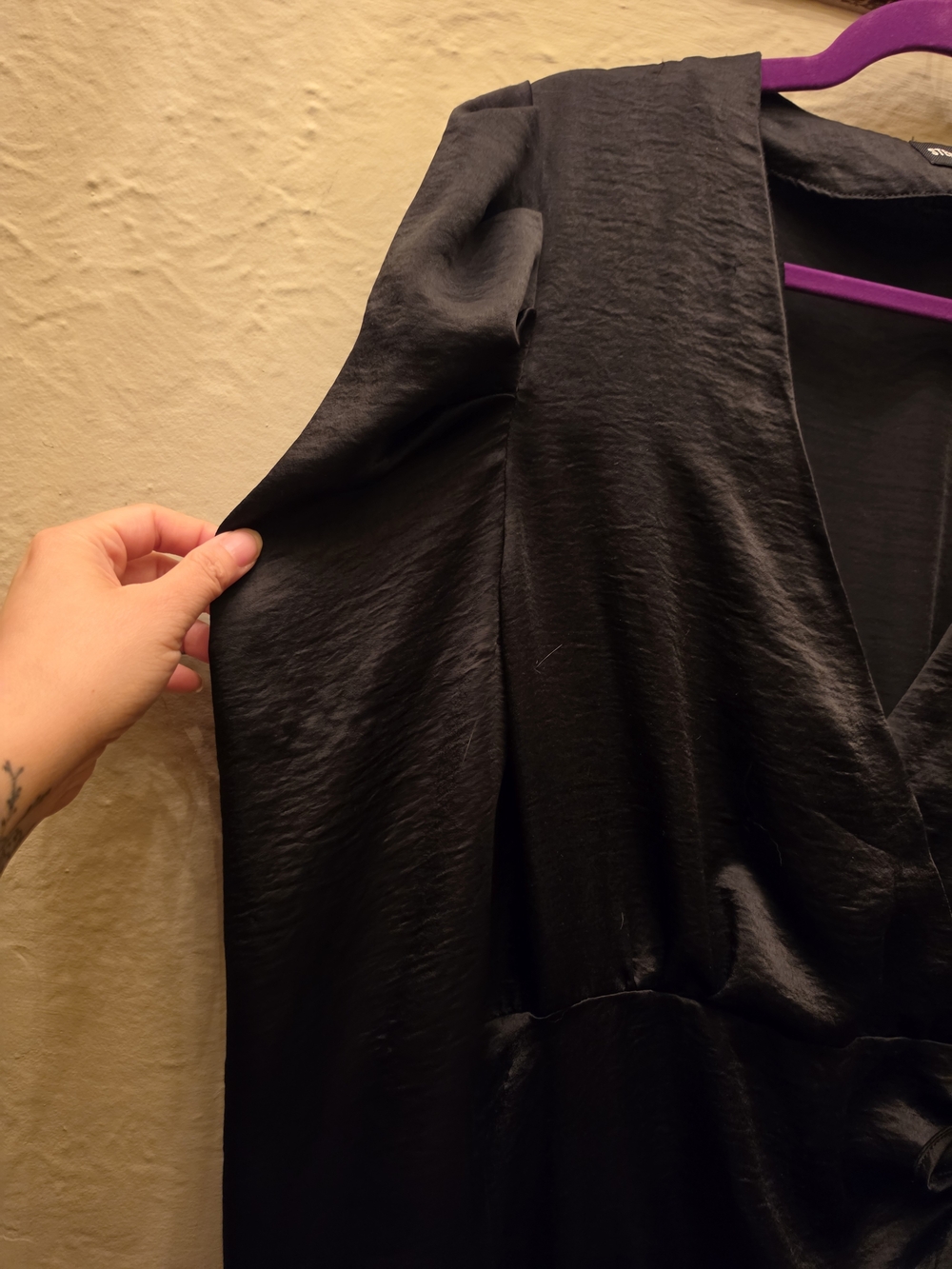 Steve Madden Black Satin Faux Wrap Ruched Mini Dress Ruffle Hem L - Picture 5 of 14